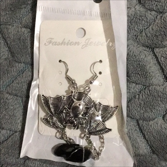 Super spooky hanging bat earrings Goth Gothic new - Picture 5 of 7